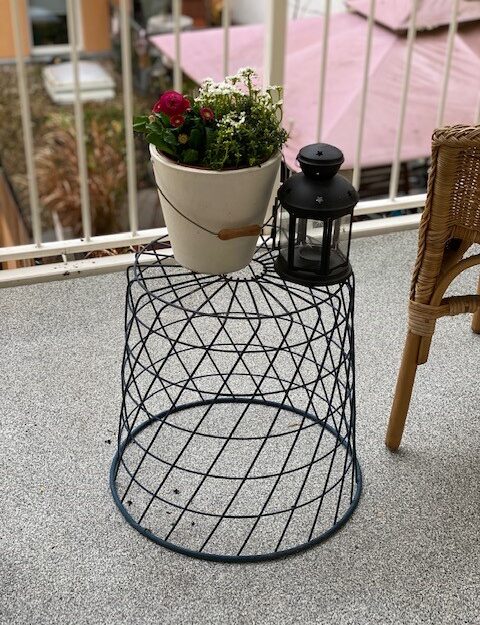 Der Sommer kann ab sofort starten auf dem Balkon in einem kleinen Appartement mit Flair