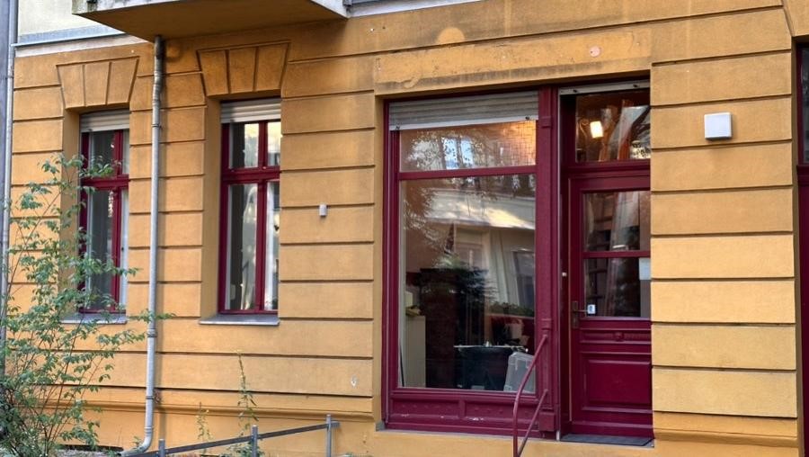 Attraktive Gewerbeeinheit mit Schaufenster als Büro, Laden- oder Praxisräume Attraktive Gewerbeeinheit mit Schaufenster als Büro, Laden- oder Praxisräume