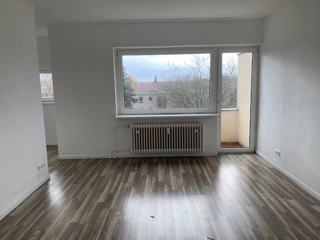 Helle 1 Zimmer Wohnung mit Balkon ab sofort frei!!!